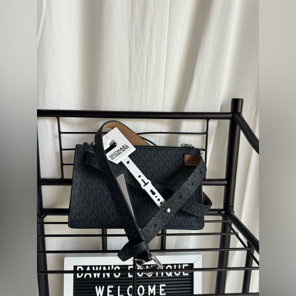 New Michael Kors cross body bag.  L 8” W 1” H 5 1/4 - Picture 3 of 4